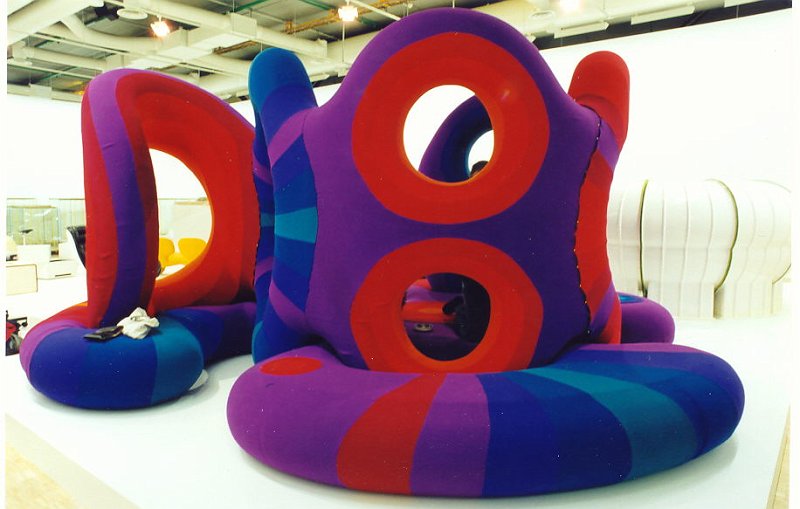 022 LIVING SCULPTURE VERNER PANTON.JPG